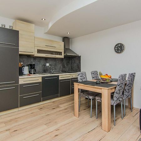 Apartmani Sanja Vir Eksteriør bilde