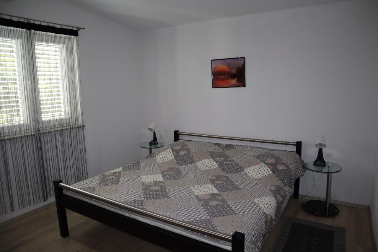 Apartmani Sanja Vir Eksteriør bilde