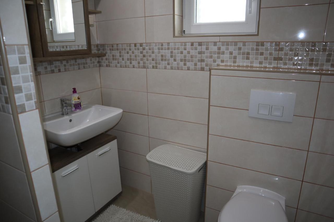 Apartmani Sanja Vir Eksteriør bilde